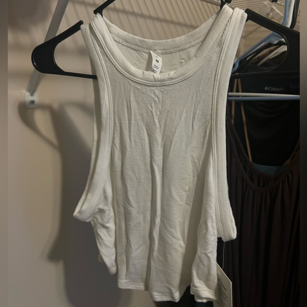 Hold tight cropped tank lulu lemon